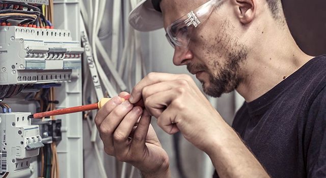 All About Becoming an Expert Electrician